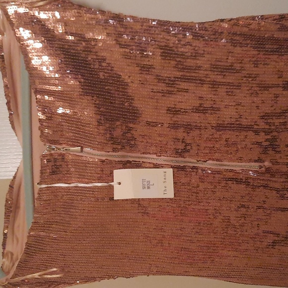 A dress - Picture 4 of 8